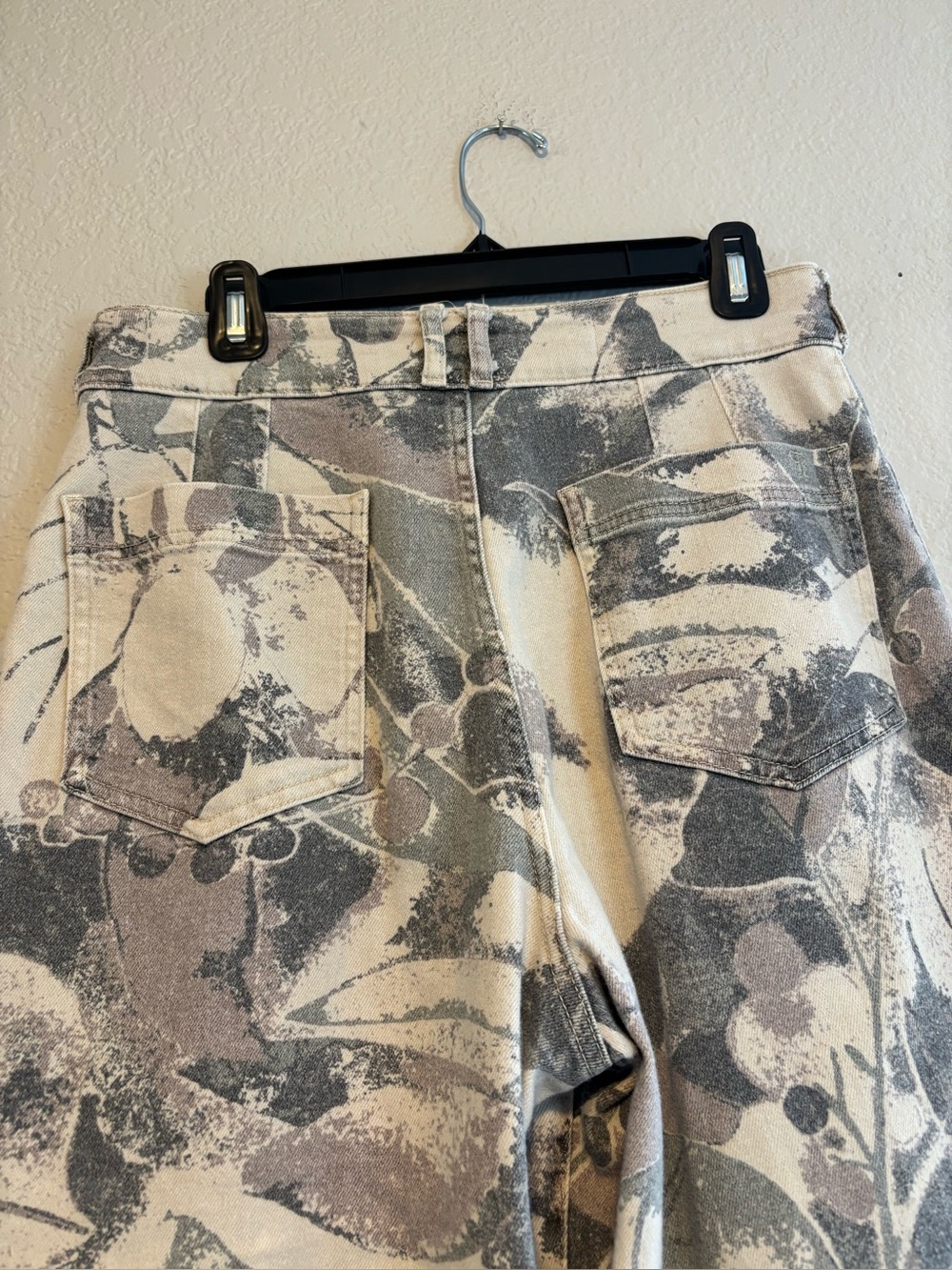 The Skipper Seamed High-Rise Crop Wide-Leg Pants by Pilcro: Camo Edition - Picture 14 of 16